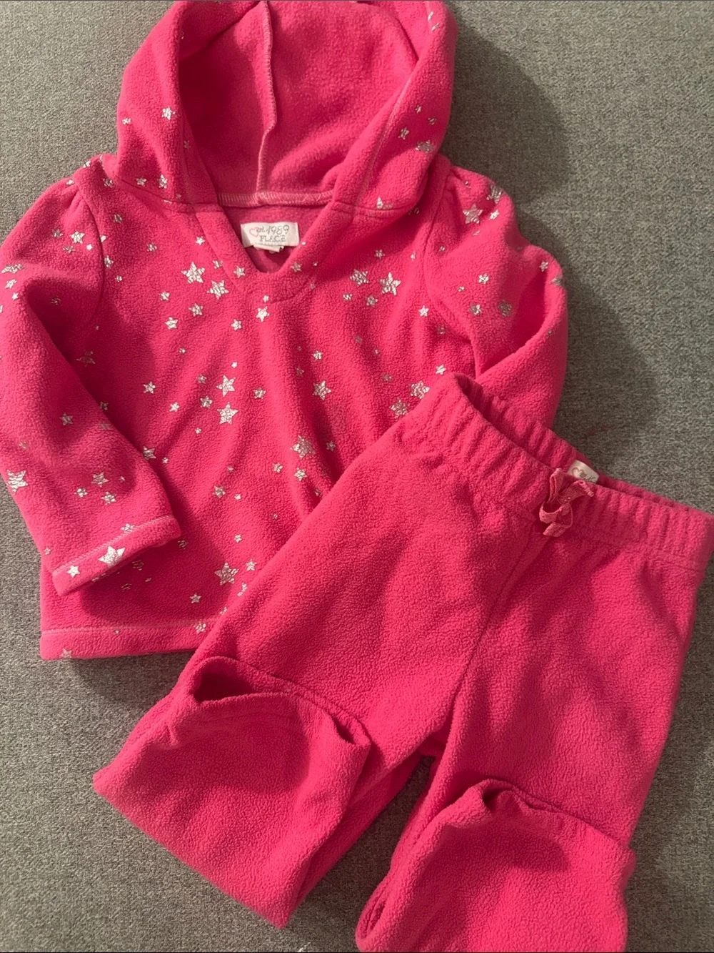 5/$15- Girl’s outfit size 18-24 months